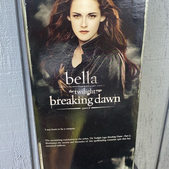 Bella Doll the Twilight Saga Breaking Dawn Part 2 Barbie Collector Pink Label - Picture 4 of 9